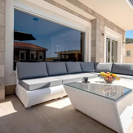 Villa Luxury Miriam With Private Pool And Jet Pool Near Dubrovnik